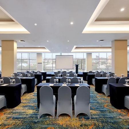 Aston Inn Pantai Losari Макасар Экстерьер фото