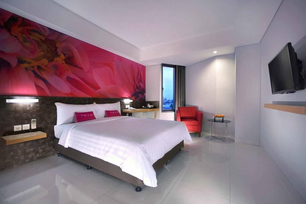 Aston Inn Pantai Losari Макасар Экстерьер фото