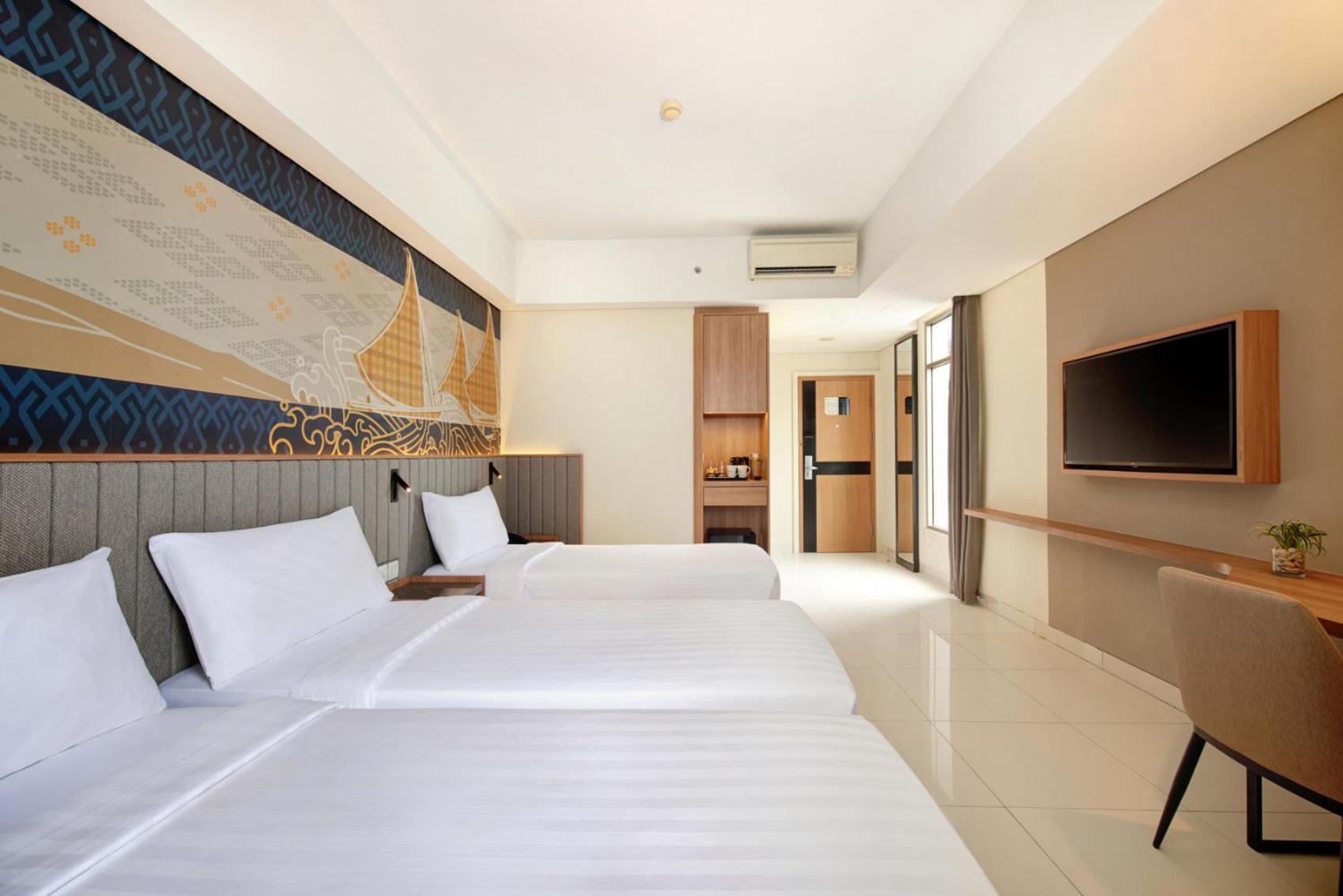 Aston Inn Pantai Losari Макасар Экстерьер фото