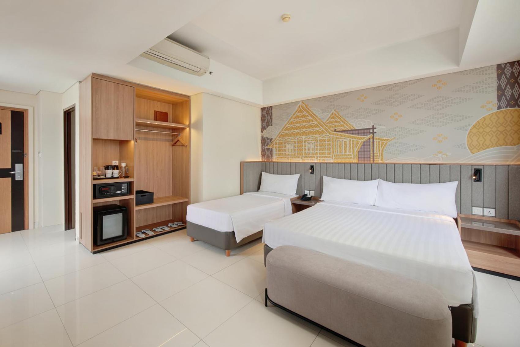 Aston Inn Pantai Losari Макасар Экстерьер фото