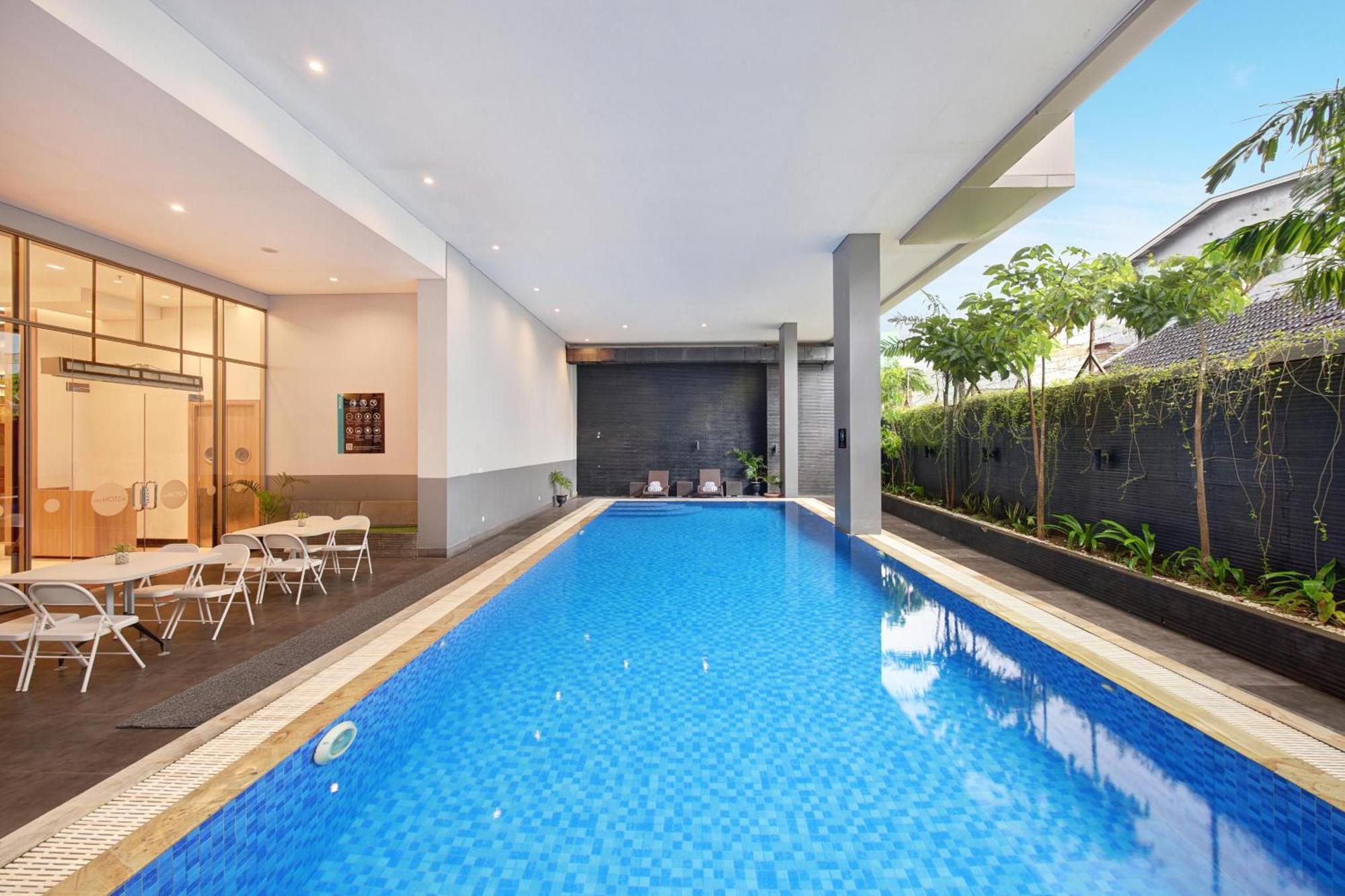 Aston Inn Pantai Losari Макасар Экстерьер фото