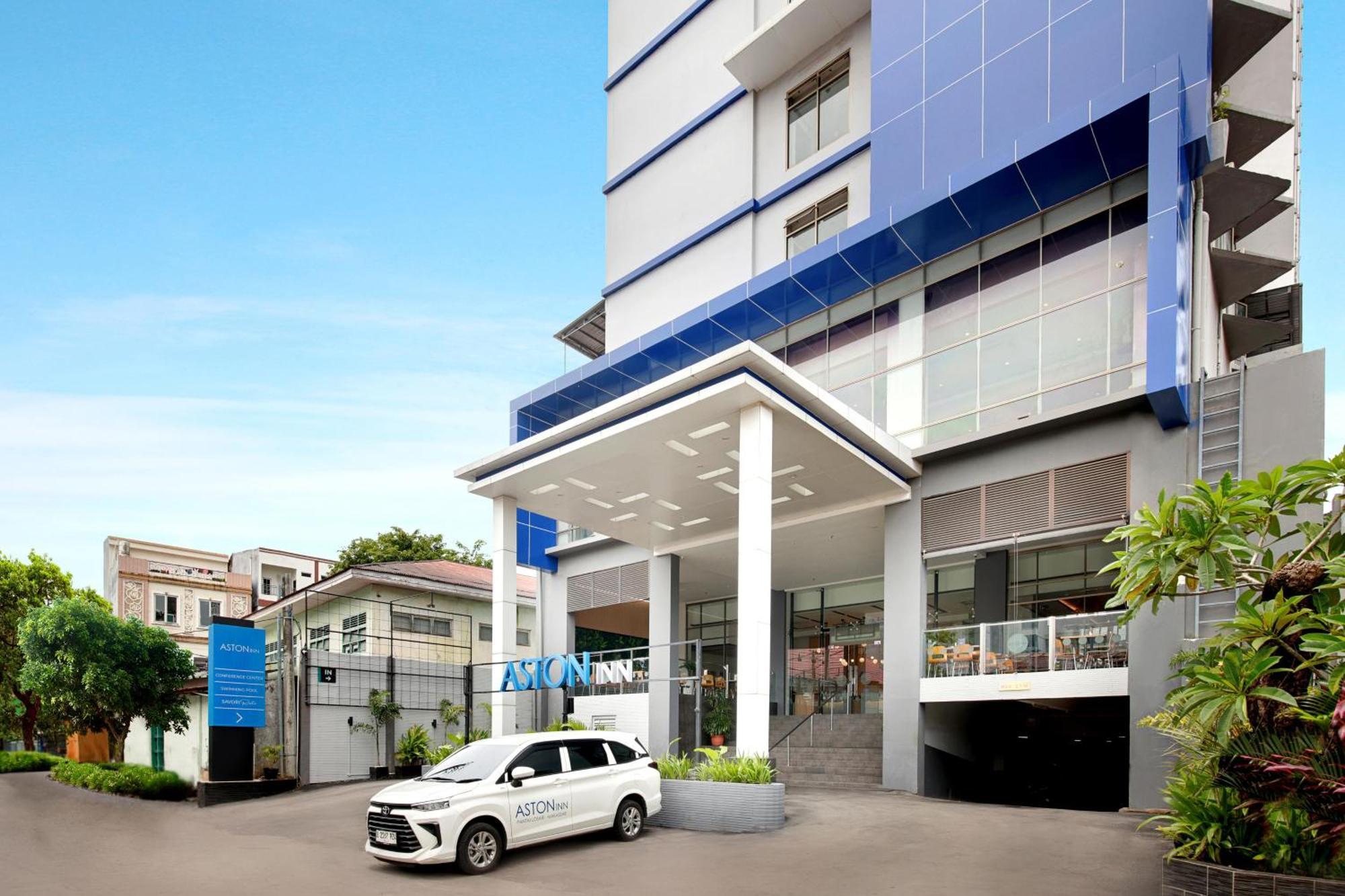 Aston Inn Pantai Losari Макасар Экстерьер фото