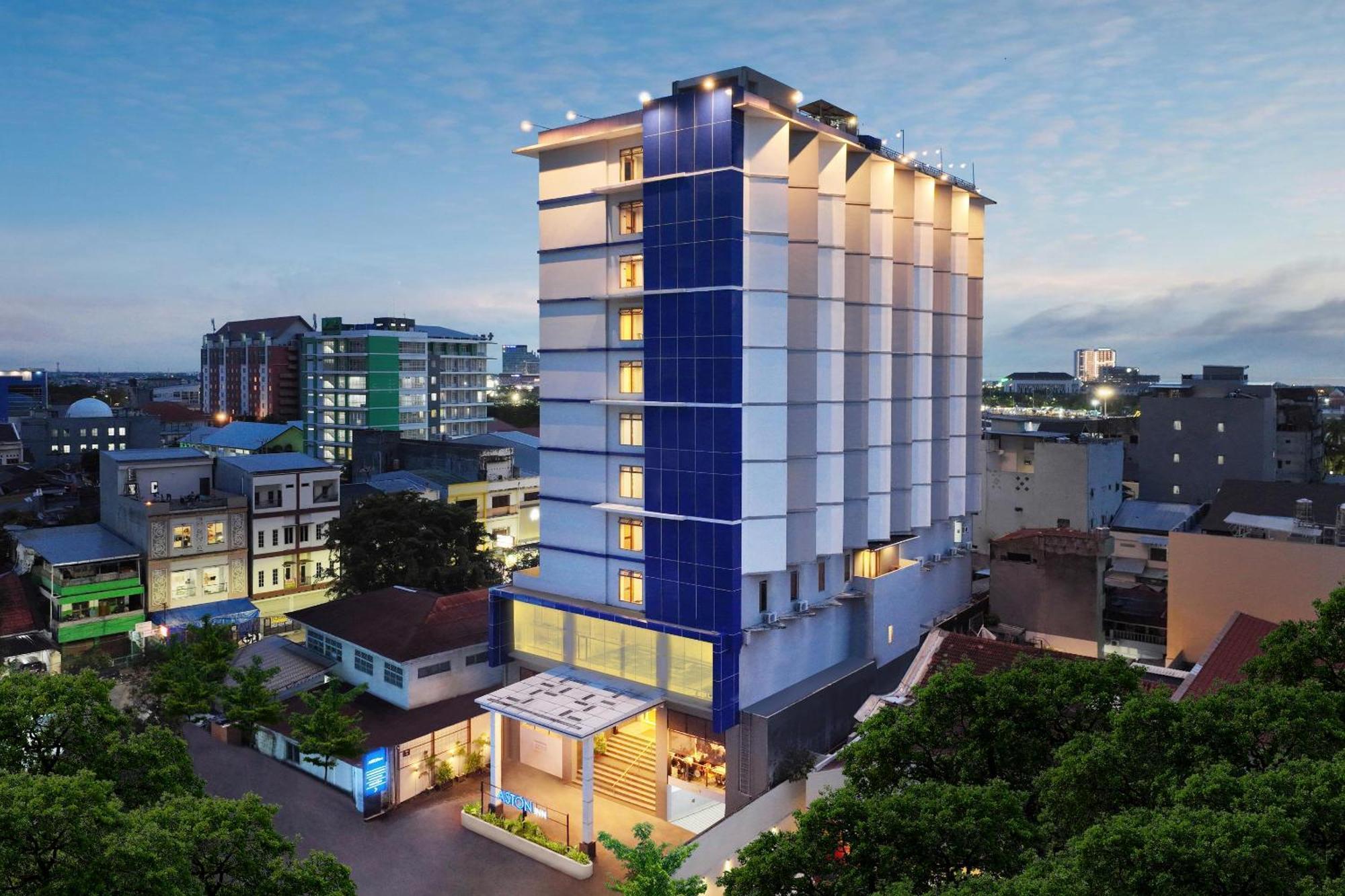Aston Inn Pantai Losari Макасар Экстерьер фото