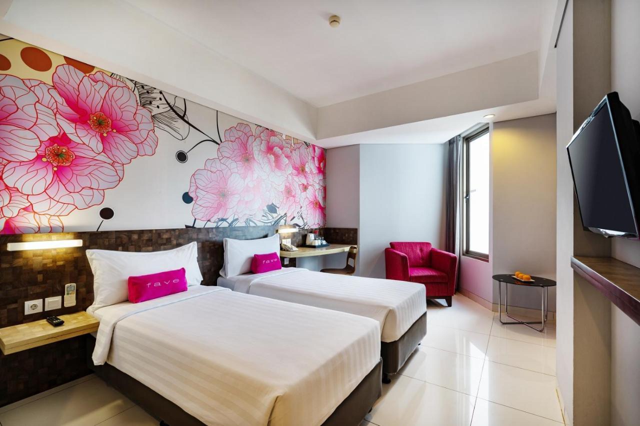 Aston Inn Pantai Losari Макасар Экстерьер фото