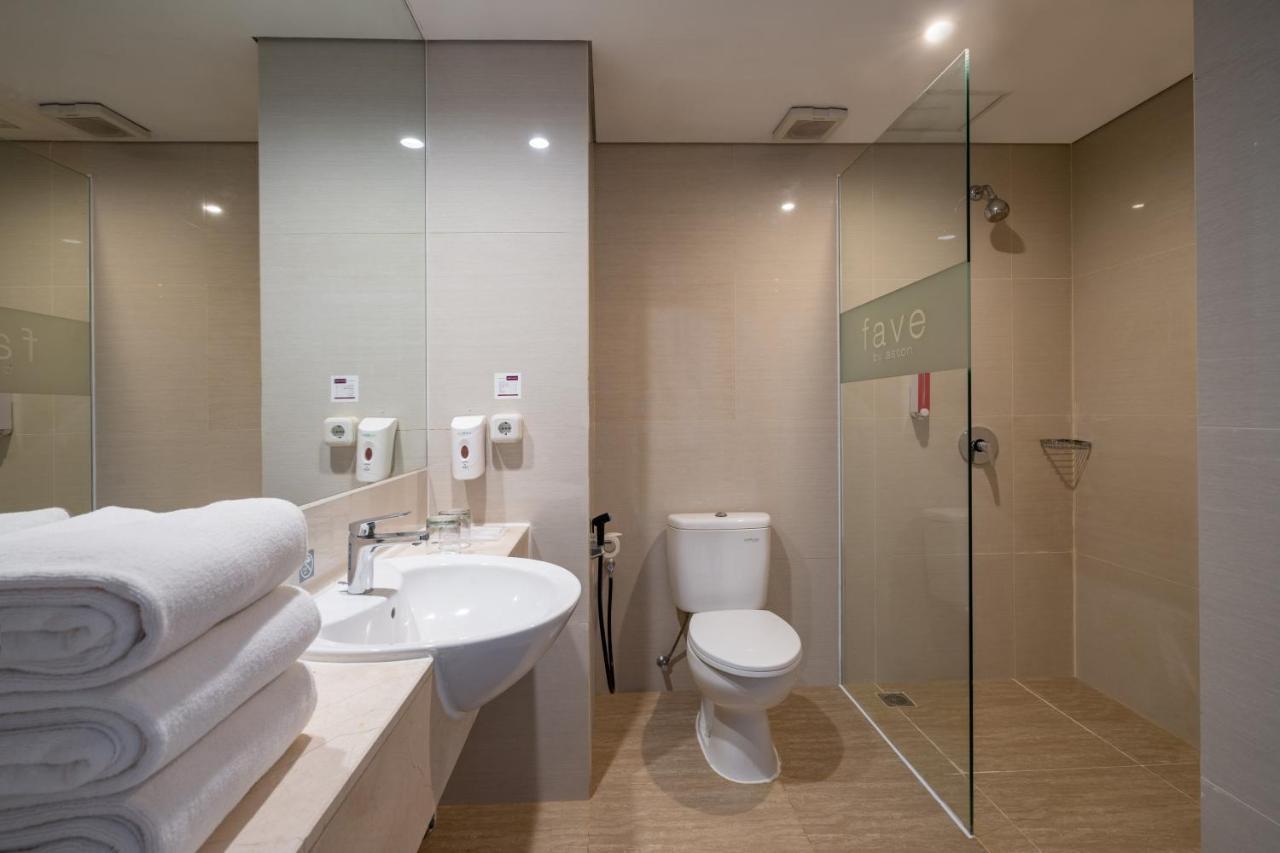 Aston Inn Pantai Losari Макасар Экстерьер фото