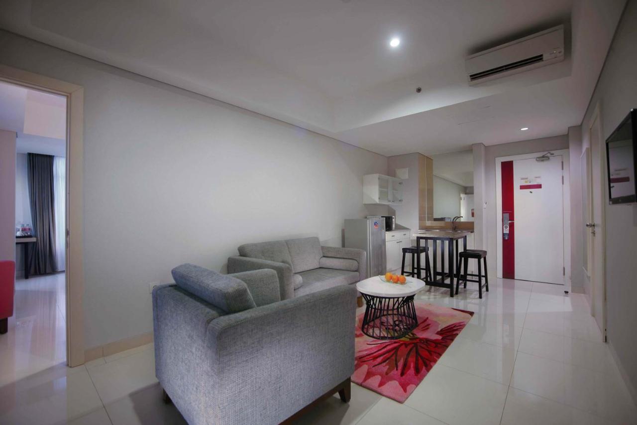Aston Inn Pantai Losari Макасар Экстерьер фото