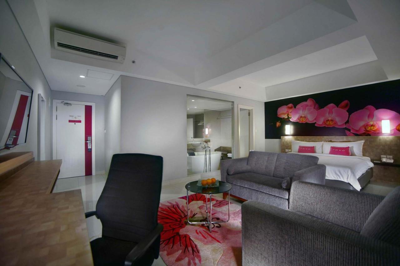 Aston Inn Pantai Losari Макасар Экстерьер фото
