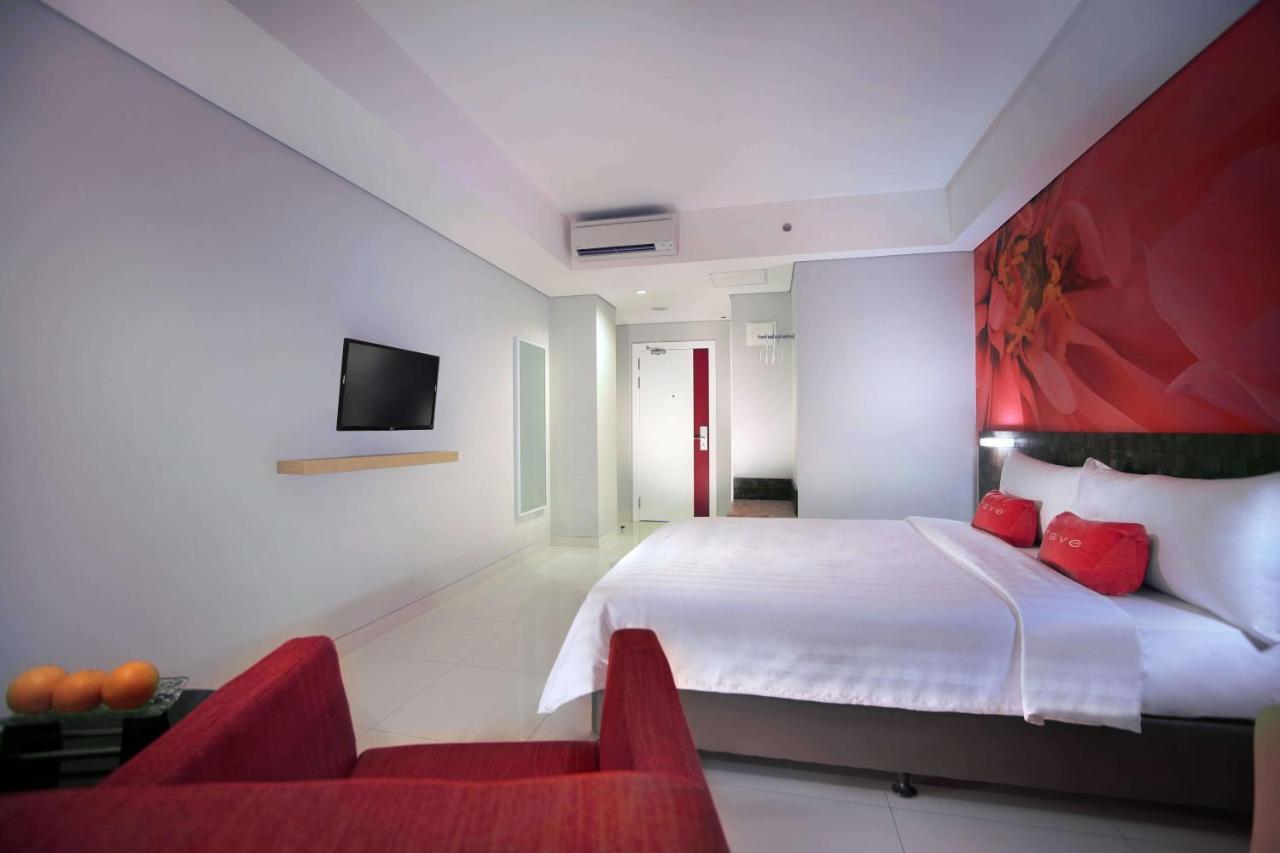 Aston Inn Pantai Losari Макасар Экстерьер фото