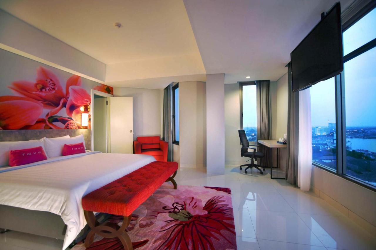Aston Inn Pantai Losari Макасар Экстерьер фото